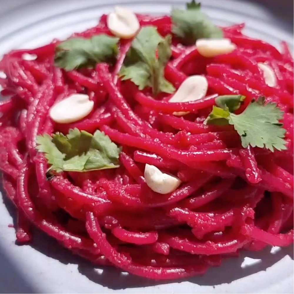 Pink Beet Noodles: A Symphony of Color and Flavor!