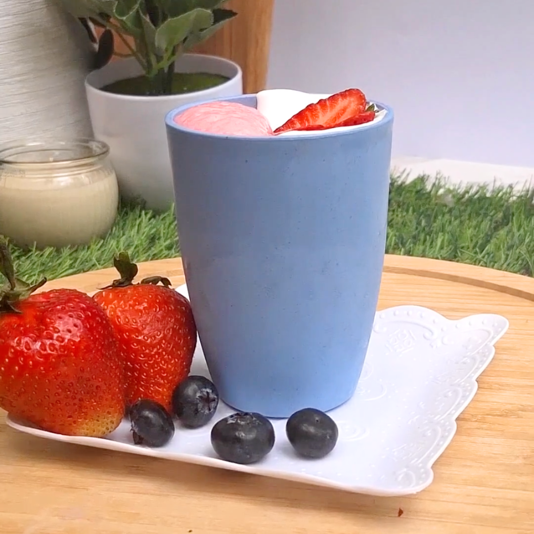 Berry Burst: Strawberry Smoothie Delight